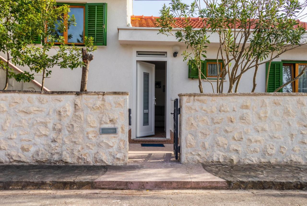 Apartments Summer Touch Petrcane Exterior photo